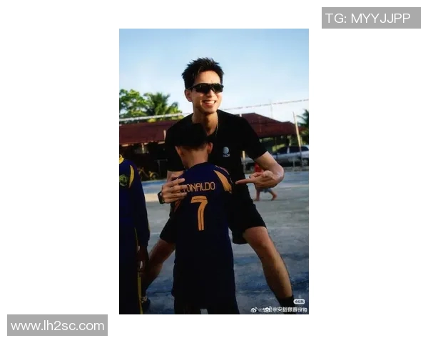 李现心目中的足球偶像揭秘他对明星球员的热爱与追随之路